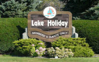 Lake Holiday Entrance sign